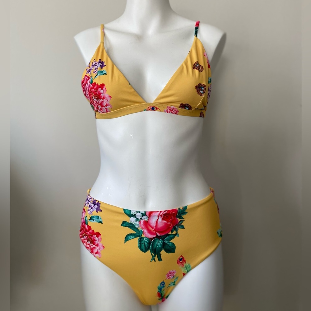 Yellow high waisted bikini 🌺